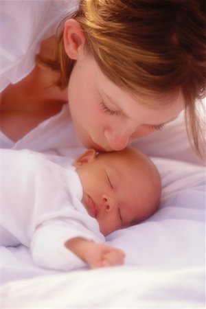 simsearch:649-07118168,k - Mother Kissing Her Baby Foto de stock - Con derechos protegidos, Código: 700-00150940