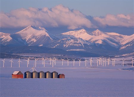 Turbines de vent et les montagnes en hiver, Alberta, Canada Photographie de stock - Rights-Managed, Code: 700-00151161