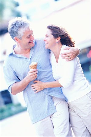 simsearch:700-00090323,k - Couple Outdoors Stock Photo - Rights-Managed, Code: 700-00151295