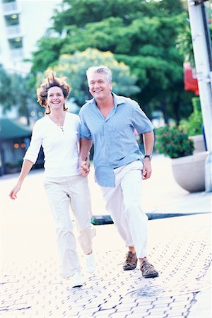 simsearch:700-00090323,k - Couple Outdoors Stock Photo - Rights-Managed, Code: 700-00151298