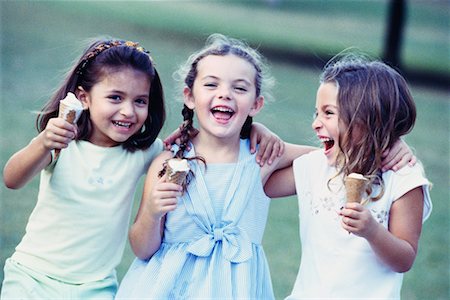 Girls Eating Ice Cream Cones Foto de stock - Con derechos protegidos, Código: 700-00151755