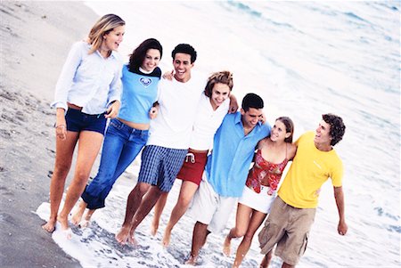 simsearch:700-00047020,k - Teenagers On The Beach Foto de stock - Con derechos protegidos, Código: 700-00151801