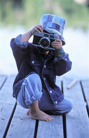 simsearch:700-00151974,k - Boy Taking Photograph Stock Photo - Rights-Managed, Code: 700-00151973