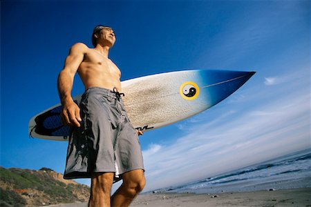 simsearch:700-00547097,k - Homme sur la plage avec planche de surf Photographie de stock - Rights-Managed, Code: 700-00152522