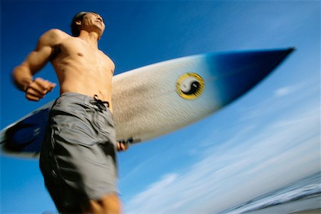 simsearch:700-00547097,k - Homme sur la plage avec planche de surf Photographie de stock - Rights-Managed, Code: 700-00152523