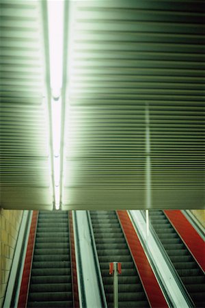 simsearch:700-07599815,k - Escalator in Subway Station Munich, Germany Fotografie stock - Rights-Managed, Codice: 700-00152580