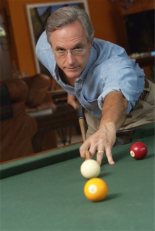 Man Playing Pool Foto de stock - Con derechos protegidos, Código: 700-00152695