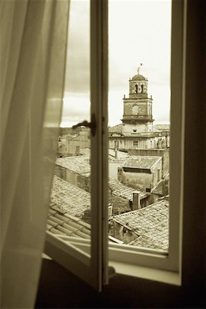 Blick vom Fenster Arles, Provence, Frankreich Stockbilder - Lizenzpflichtiges, Bildnummer: 700-00153070
