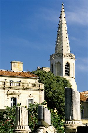 Die römischen Ruinen und Kirche Arles, Provence, Frankreich Stockbilder - Lizenzpflichtiges, Bildnummer: 700-00153082