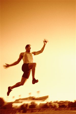 salto em distância - Man Long Jumping Foto de stock - Direito Controlado, Número: 700-00153526