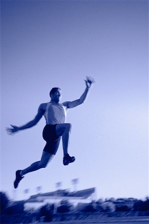 salto em distância - Man Long Jumping Foto de stock - Direito Controlado, Número: 700-00153529