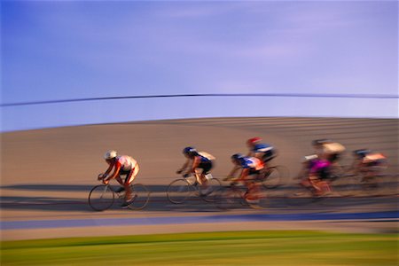 simsearch:700-00522779,k - Cyclists on Track Foto de stock - Con derechos protegidos, Código: 700-00164034