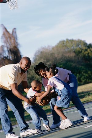 Famille jouant au Basketball Photographie de stock - Rights-Managed, Code: 700-00164809