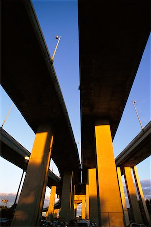 simsearch:614-06974425,k - View from Underneath an Overpass Foto de stock - Con derechos protegidos, Código: 700-00165551