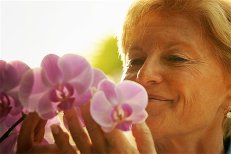 renifler (personne) - Femme de jardinage Photographie de stock - Rights-Managed, Code: 700-00165661