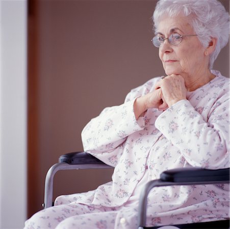 sad lonely old woman - Femme en fauteuil roulant Photographie de stock - Rights-Managed, Code: 700-00166244