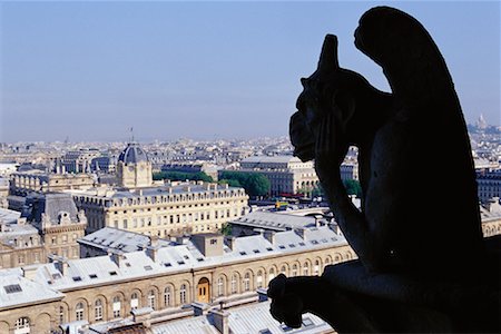 simsearch:700-03068284,k - Silhouetted Gargoyle and Paris Skyline Foto de stock - Con derechos protegidos, Código: 700-00169516