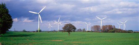 simsearch:600-01604004,k - Wind Turbines in Field Foto de stock - Direito Controlado, Número: 700-00169592