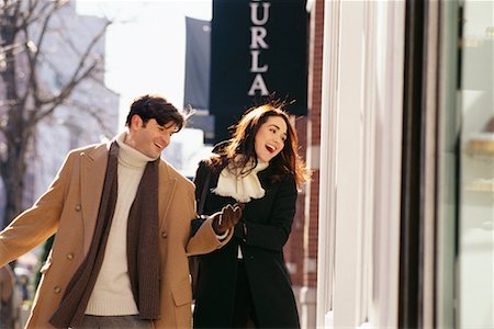 simsearch:841-06502021,k - Couple Window Shopping Stock Photo - Rights-Managed, Code: 700-00160424