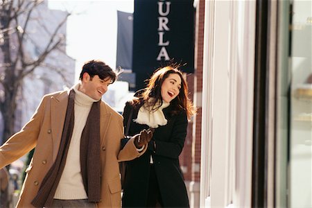 soho, new york - Couple Window Shopping Foto de stock - Con derechos protegidos, Código: 700-00160424