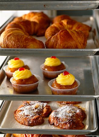 simsearch:700-00168376,k - Baked Goods in a Bakery Fotografie stock - Rights-Managed, Codice: 700-00160451