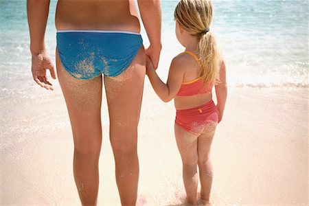 Two Girls at the Beach Foto de stock - Con derechos protegidos, Código: 700-00160955