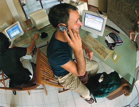 Man in a Cyber Cafe Foto de stock - Direito Controlado, Número: 700-00161032