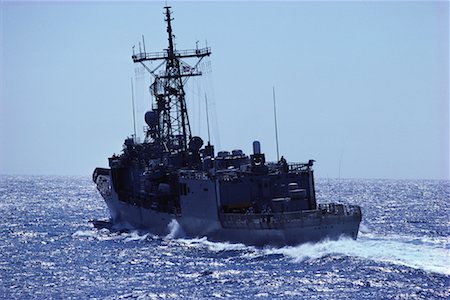 simsearch:400-04500008,k - Militärische Schiff auf See Stockbilder - Lizenzpflichtiges, Bildnummer: 700-00162063