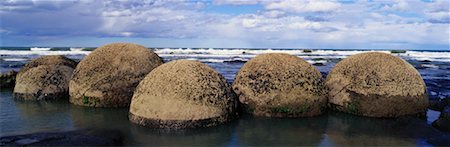 simsearch:700-00162544,k - Moeraki Boulders sur plage Photographie de stock - Rights-Managed, Code: 700-00163001