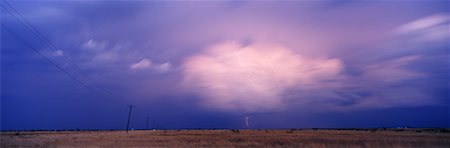 simsearch:600-01788169,k - Thunderhead and Field Foto de stock - Con derechos protegidos, Código: 700-00163974