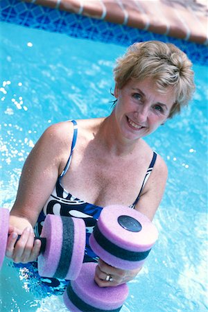 simsearch:700-00268158,k - Frau Ausübung im Schwimmbad Stockbilder - Lizenzpflichtiges, Bildnummer: 700-00178446