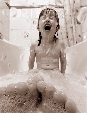 elementary girl in bathtub - Girl in Bathtub Stock Photo - Rights-Managed, Code: 700-00178872