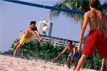 diving (not water) - Men Playing Beach Volleyball Foto de stock - Con derechos protegidos, Código: 700-00178997