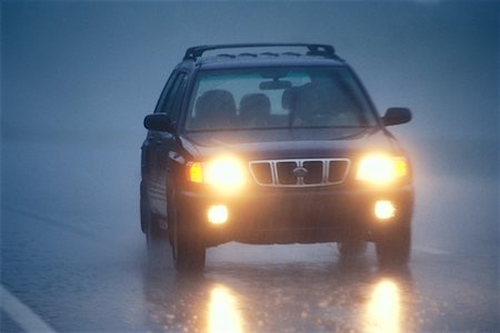Car Driving Through Rain Foto de stock - Con derechos protegidos, Código: 700-00170594