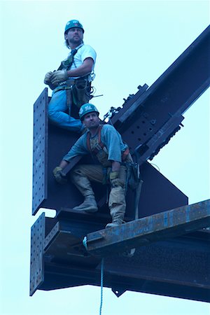 Travailleurs de la construction debout sur des poutres Photographie de stock - Rights-Managed, Code: 700-00184683