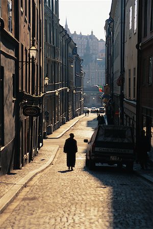 simsearch:700-00025931,k - Person Walking in Alley Stockholm, Sweden Fotografie stock - Rights-Managed, Codice: 700-00186722
