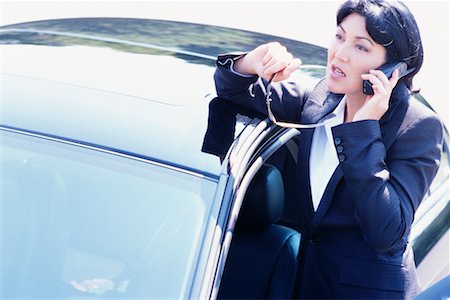 simsearch:700-00189557,k - Businesswoman Standing by Car Using Cell Phone Fotografie stock - Rights-Managed, Codice: 700-00189555