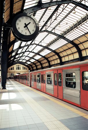 simsearch:700-00027545,k - Subway Platform Piraeus, Athens, Greece Foto de stock - Con derechos protegidos, Código: 700-00189728