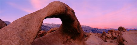 simsearch:700-00090481,k - Arche de granit et de la Sierra Nevada au lever du soleil Lone Pine, Californie, Etats-Unis Photographie de stock - Rights-Managed, Code: 700-00181559