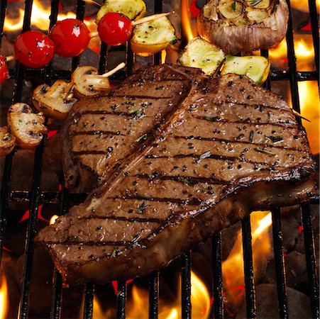 simsearch:700-01586204,k - Close-Up of Steak on Barbeque Foto de stock - Con derechos protegidos, Código: 700-00182573