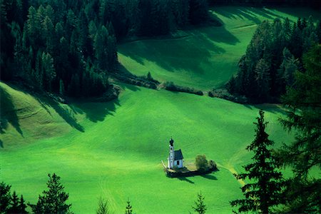 Overview of Church in Field St. Johann Church Val di Fune, Italy Fotografie stock - Rights-Managed, Codice: 700-00183433