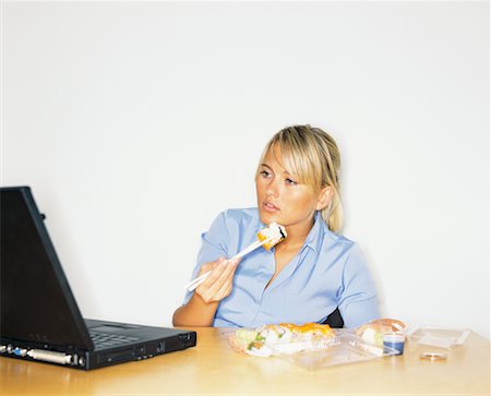 Woman at Computer Eating Foto de stock - Con derechos protegidos, Código: 700-00183971