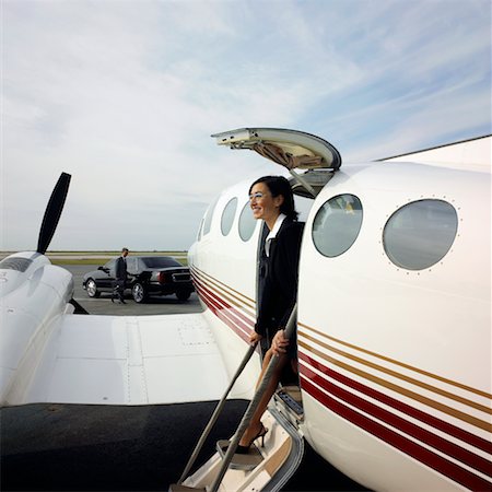 Businesswoman Exiting Plane Foto de stock - Con derechos protegidos, Código: 700-00195216