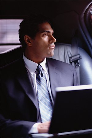 simsearch:700-00195272,k - Homme utilisant un ordinateur portable en limousine Photographie de stock - Rights-Managed, Code: 700-00195264
