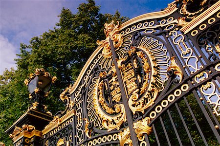 escudo de familia - Gate at Buckingham Palace London, England Foto de stock - Con derechos protegidos, Código: 700-00195772