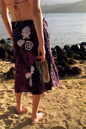 Jeune fille debout sur la plage Photographie de stock - Rights-Managed, Code: 700-00195848