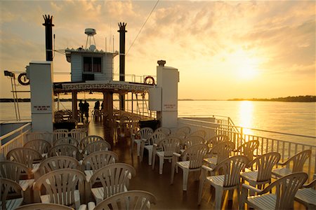 riverboat cruise ship - River Boat on Mississippi River Foto de stock - Con derechos protegidos, Código: 700-00196005