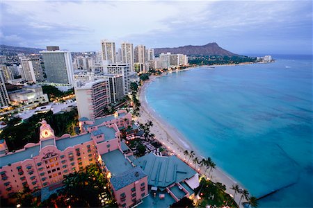 simsearch:700-01519711,k - Skyline et la plage de Waikiki Beach, Oahu Hawaii Photographie de stock - Rights-Managed, Code: 700-00196029
