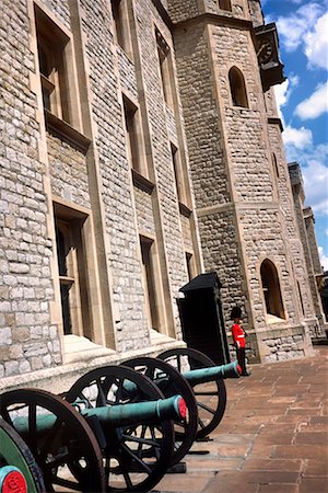 simsearch:700-01765092,k - Canons and Guard at Tower of London London, England Stock Photo - Rights-Managed, Code: 700-00196589