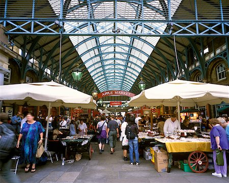 simsearch:400-05091000,k - Crowd at Covent Garden Market London, England Stock Photo - Rights-Managed, Code: 700-00196676
